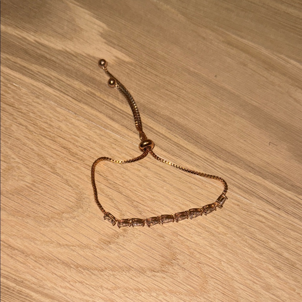 Elegant Gold Bracelet with Clear Accents